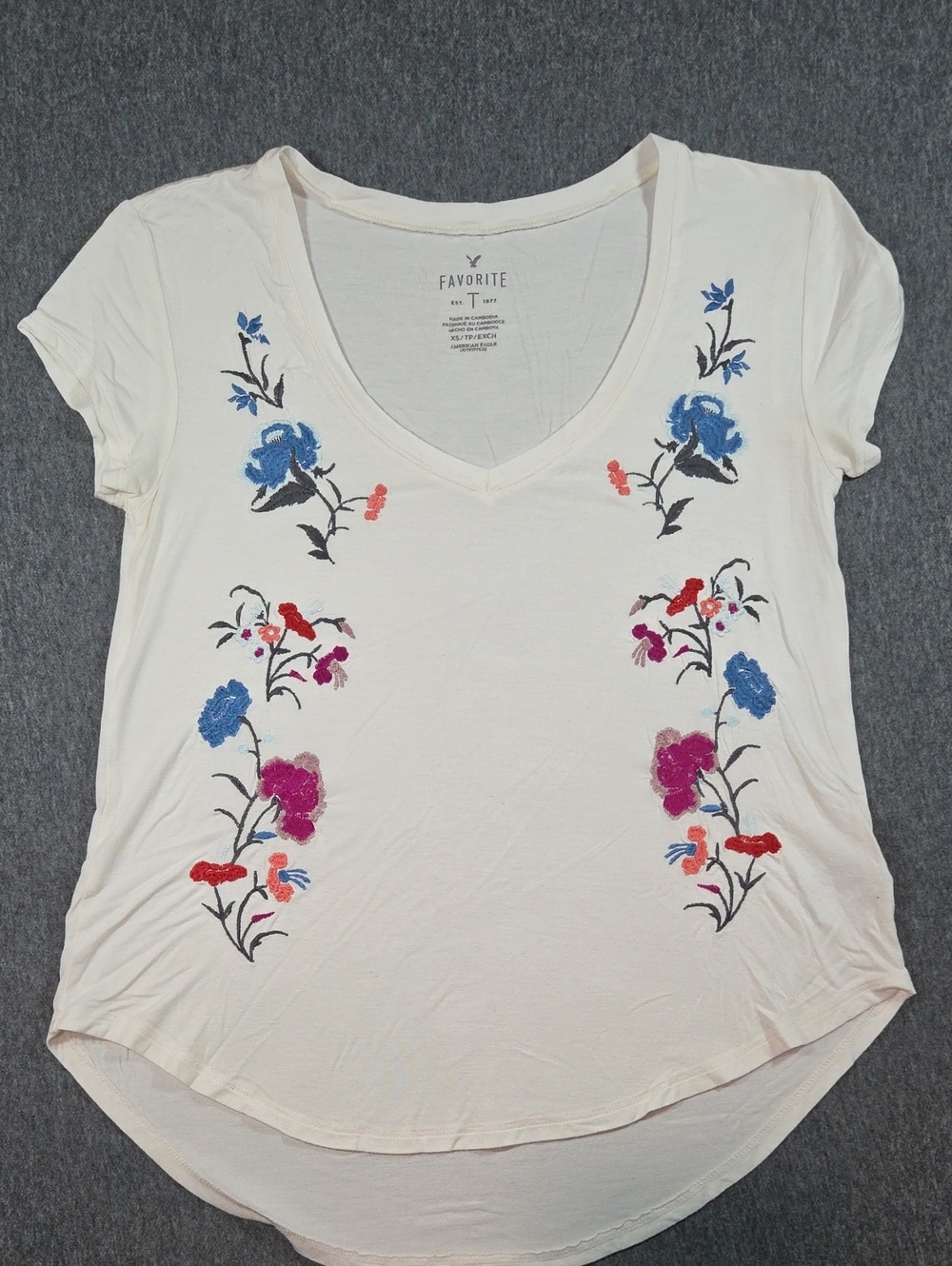 White Floral Embroidered V-Neck Short Sleeve Tee